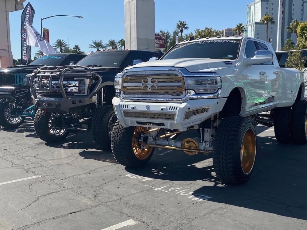74990680_162218724845409_8588718050379534223_n Three super lifted pick up trucks lined up for a show