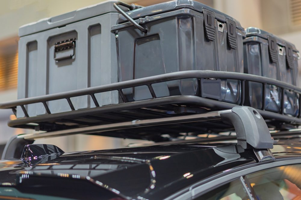 Roof rail with cargo